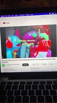 Sesame Street Elmo saves Christmas