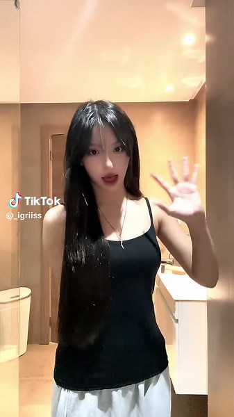 Ruby's Stunning Long Hair Dance Routine