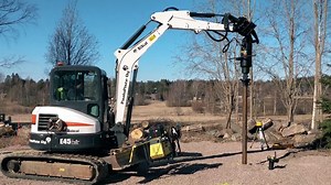 Helical Piling Installations with a Digga Screw Pile Torque Head by the Finnish Company Paalupiste Oy! Great to see our gear in action. Our Screw Pile Torque Heads have been specially designed for the rigors of helical piling installations, featuring our energy control valve, which protect the motor and gearbox from pile kickback - providing you with a reliable and efficient attachment. Send us a message for more info! | Digga Europe | Facebook