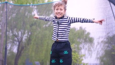 14 Ft Trampoline for Kids and Adults, Outdoor Trampoline with Fiberglass Rods and Smart Zipper System Zero Gaps, Segmart Recreational Trampoline with Enclosure Net, 880LBS Heavy Duty Trampoline