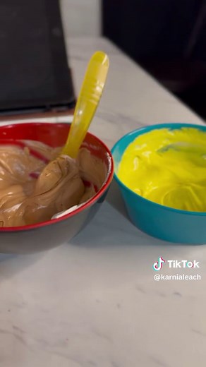 Royal Icing Recipe with Egg Whites | How to Make Powdered Sugar Icing