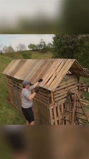 2M views · 10K reactions | Build a cabin using pallets #build #building #builder #buildingahouse #cabin #logcabin #bushcraft #wildlife #woodenhouse #viral #fypchallenge | Barbie's Formals | Facebook