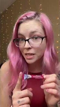 This is an easy add-on 🍯 These strawberry honey sticks are super simple to keep in a bag, desk