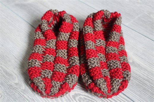 Hand Knit Checkerboard Slippers: Super Warm & Cozy, Size 9, Ready to Ship! - Etsy