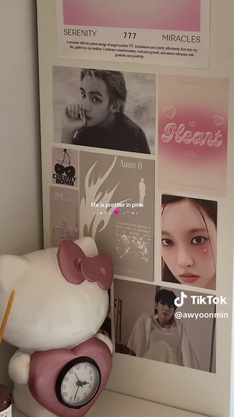 Stunning Pink K-Pop Inspired Desk Tour