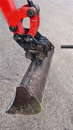 🚨 Stop wasting TIME fighting your micro digger bucket! #tips #minidigger