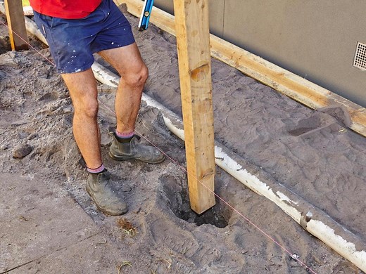 How To Set Out Posts For a Paling Fence  - Bunnings Australia