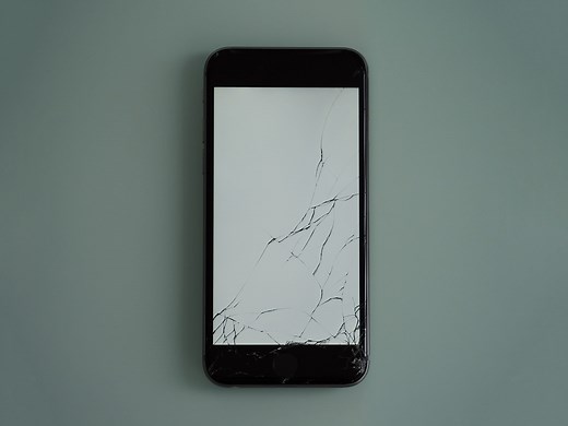 A Cracked Phone Screen Doesn’t Mean You Have to Get a New One