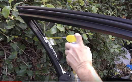 Car Window Sticking to Rubber? Lubricate Car Window Tracks ( 5-min fix)