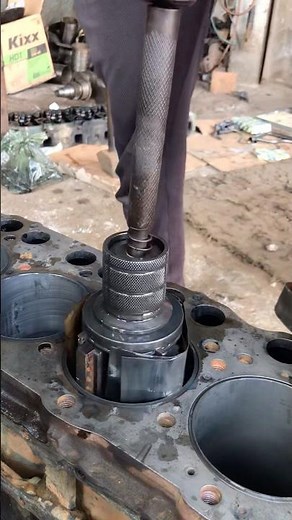 Engine sleeve honing and boring amazing Skilled #automobile #boring #expert #mechanic #shortvideo