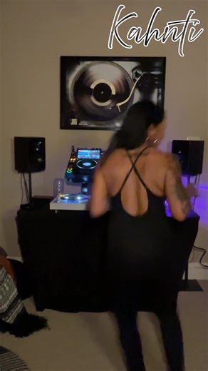 House Music Therapy 🎧 6:30PM CST Ankles still feeling this one 😅 Link in bio #HouseMusic #HouseMusicTherapy #DeepHouse #Afrohouse #Kahnti