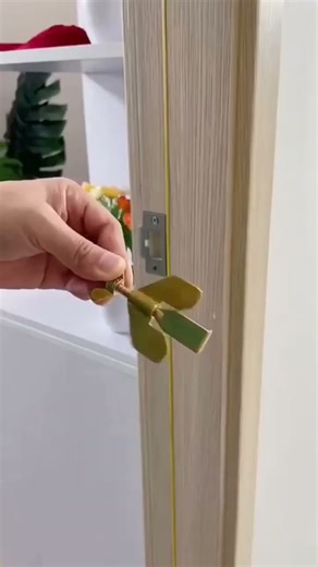 Clever travel hacks # 47 🟡 Portable Travel Security Door Stopper Lock