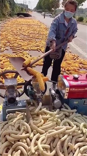 Making process of corn puffed food using specialized machines