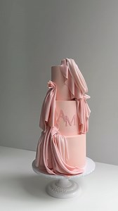 We always fantasize about drips, but what if they had texture? This design takes that idea and duplicates fabric-like draping over the cake—floating, weightless, almost surreal. Made with a mix of gum paste and fondant, it captures that perfect soft-but-structured balance. Definitely the vibe for 2025. | K CAKE