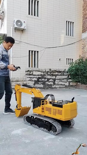 Effortlessly Lifting with Excavators