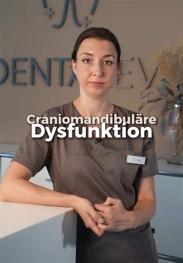 🦷 CMD – was steckt eigentlich dahinter? CMD steht für craniomandibuläre Dysfunktion und beschreibt Funktionsstörungen im Zusammenspiel von Kiefergelenken, Kaumuskulatur und Zähnen. Welche Beschwerden damit in Verbindung stehen können und worauf bei der Untersuchung geachtet wird, erklären wir dir im heutigen Video. Du hast Beschwerden oder bist dir unsicher? Dann mach dir gerne einen Termin bei uns in Leverkusen. Wir schauen uns deine individuelle Situation genauer an. 🤍 #Leverkusen #ZahnarztL