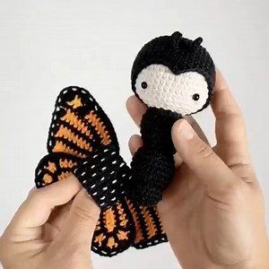 CROCHET MONARCH BUTTERFLY...how cute is this?!!? Get the pattern (affiliate link)-->https://rstyle.me/ -tVzwg1ExQ3t4qZ3fE5rSg . | Crafty Morning