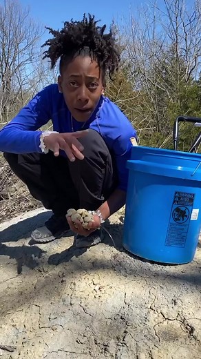 ⛏️⛏️Mining tip⛏️⛏️ 💎When hunting for geodes check the surface area for specimens protruding from the dirt. Recent floods and rains expose geodes and other minerals bringing them to the surface allowing an easier hunt. Check the surface area first and then start digging. Happy Hunting! 💯 #TheCrystalCouple #crystals #rockhounding #rocks #geodes #crystalhunting #gemmining #gemhunting #crystalmining #gems #minerals #healingcrystals #energy #geode #crystallovers #geology #crystalcollector #crystalh