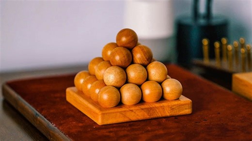 Solving a sphere pyramid puzzle