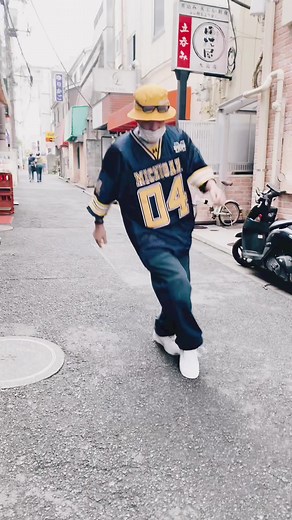 C-WALK IN TOKYO👟#cwalk #cwalkchallenge #cwalktutorial #cwalkdance #ウェッサイ #fyp #fypシ #dance #トレンド