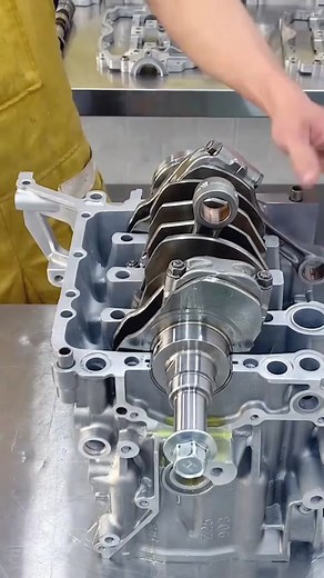 Subaru 2.5 engine install part 2#engine #autorepair #mechaniclife #mechanicsoftiktok #automotive #ledcolight #autoparts