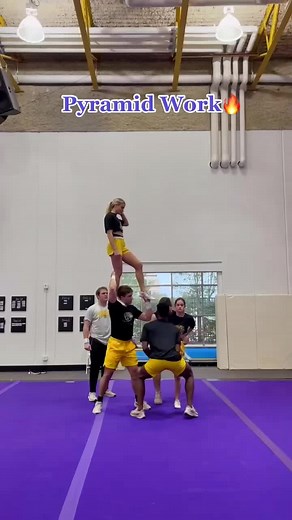 Cheerleading Pyramid Work Highlights at LSU