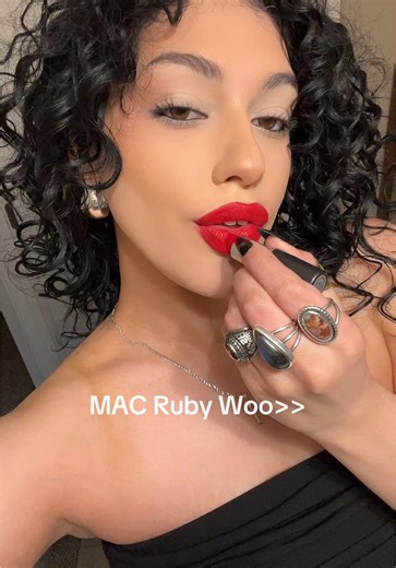 Best Red Lipstick: MAC Ruby Woo Tutorial