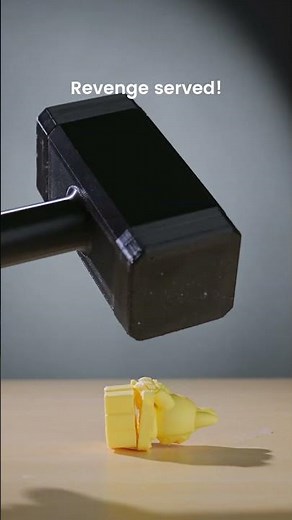 SUNLU Easy PA demonstrates strength and impact resistance under hammer strikes. 🔨