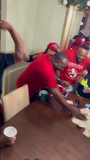 Games to Play at Thanksgiving Dinner | 6 Family-Friendly Thanksgiving Game Ideas