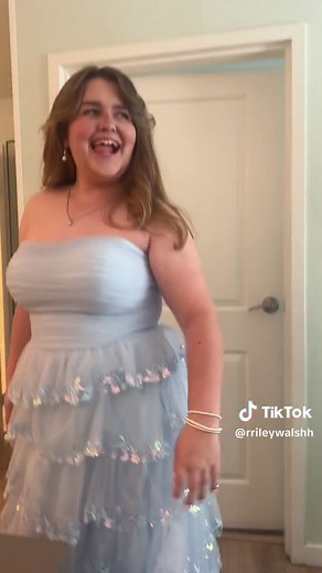 Prom Dress Reveal: Stunning Dresses for Prom 2024!