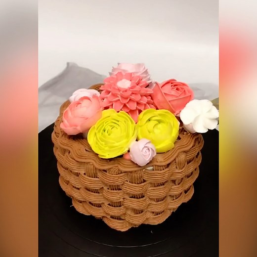 Testing Russian Piping Tips | Yummy