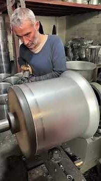 IMPRESIONANTE! Mira cómo este maestro tornero crea una olla perfecta a mano