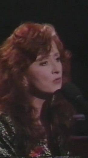 Bonnie Raitt Live Performance of 'I Can't Make You Love Me' at the 34th Grammys