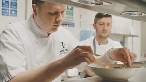 This has to be the world's best airport food!! ✈️🍤🍷 Under the stewardship of Jason Atherton, the kitchen at Heathrow VIP makes Michelin-quality menus. Head chef Sam Morgan talks us through the challenges. | Square Mile Magazine