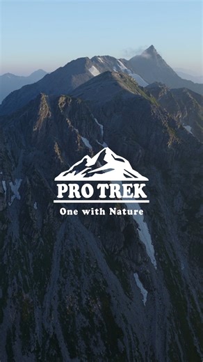 30年目のPRO TREK トリプルセンサーをはじめとしたセンシングテクノロジーとツールコンセプトデザインを融合し、アウトドアギアとして独自の進化を続けるPRO TREK。1995年の誕生以来、あくなき技術革新とともに、さまざまなフィールドへとその行動領域を広げ、8,000m級の登山からクライミング、ハイキング、トレッキング、さらにはフィッシングやキャンプまで、多彩なアウトドアアクティビティに対応。 2022年から、環境負荷低減への貢献が期待されているバイオマスプラスチックの標準採用を開始し、自然に寄り添い、自然を楽しむアウトドアブランドとして、新たなステージへ。 さらなる高みを目指すPRO TREKの挑戦は続きます。 #casio #protrek #onewithnature #美しさ #自然 #ハイキング #旅行 #山 #冒険 #自然愛好家 #時計 | CASIO PRO TREK