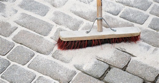 Sable polymère : tout savoir pour utiliser ce sable de jointoiement