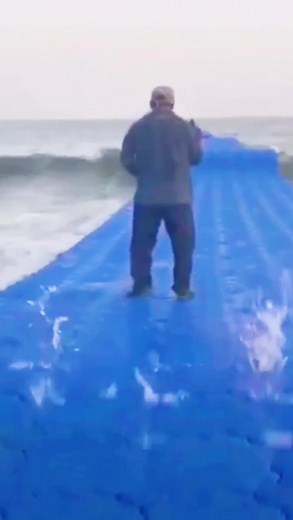 Innovative Modular Floating Dock System for Waterfront Fun