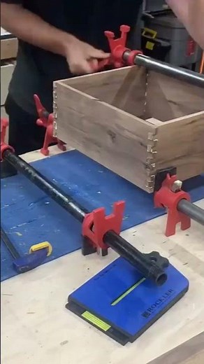 How to Make Box Joints for a Box Using a Router Table Box Joint Jig #woodworking #boxjoints #diy