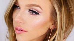 The Cut Crease Is Your New Go-To Eye Makeup Look