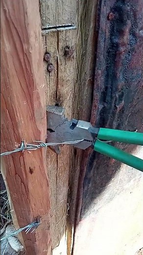 This is how to tension wire fence using fencing pliers #fencing #pliers #fencingwork #shorts