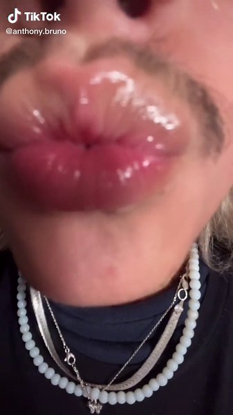 Pls omg nvm my camera is messed up wth 🧍