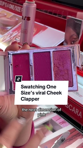 We finally got a chance to play with @ONE SIZE BEAUTY’s new viral Cheek Clapper in shade Gworly Pop 💖 This cheek clapper is ideal for my beauty queens looking to experiment with versatile blush bases and the most vivid pigment. Its range of finishes makes it great for travel and enthusiasts of all skill levels, from beginners to experienced artists because you can build all you want. The color payoff is exactly what I look for in a blush, let alone a pink one! This is perfect for my melanated q