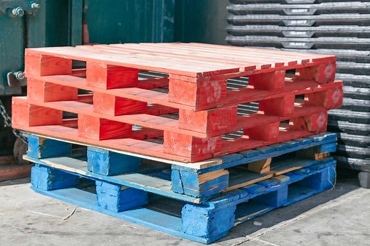 How to Find Free Wood Pallets for all Your DIY Projects