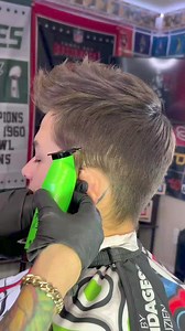 2.2M views · 58K reactions | Low Fade en V tutorial paso a paso  | Barbería Profesional - Curso Online | Facebook