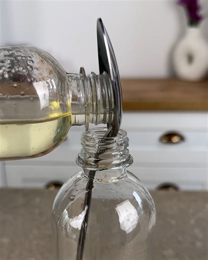 No spill oil hack | Magic Hands Creations